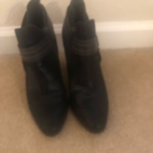Donald pliner size 8 black boots